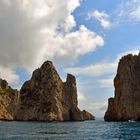 Die Faraglioni-Felsen vor der Insel Capri im Golf von Neapel