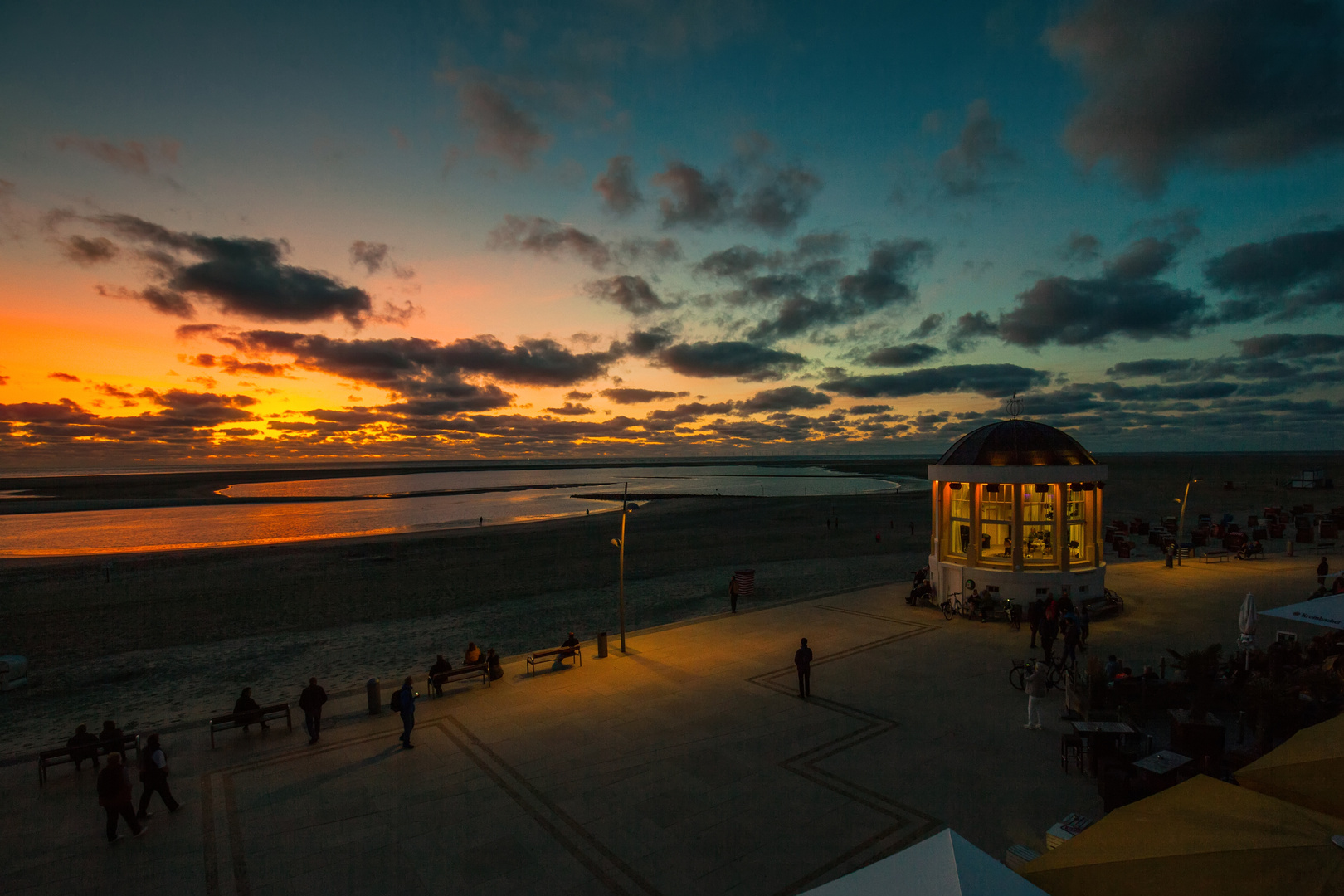 Die Farben eines Sonnenuntergangs auf Borkum