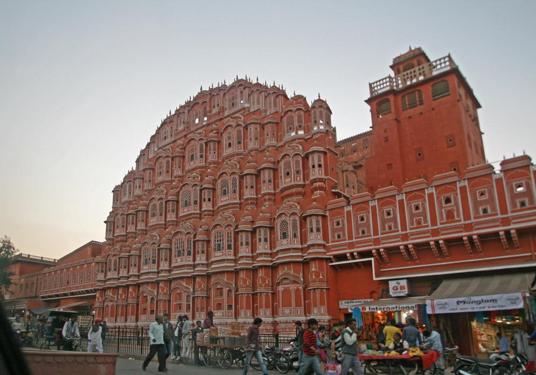 die Fassade des "Palastes der Winde" in Jaipur/ Indien