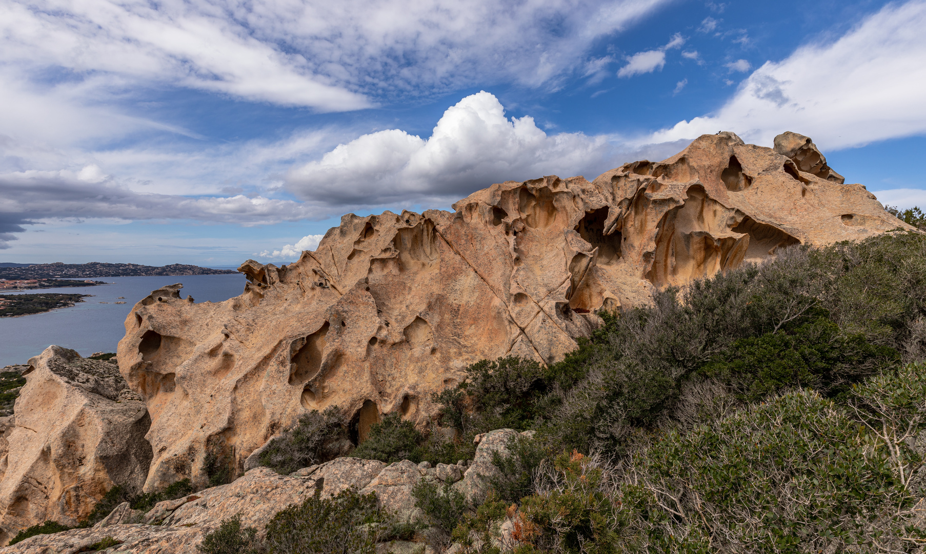 Die Felsen an der Norküste Sardiniens