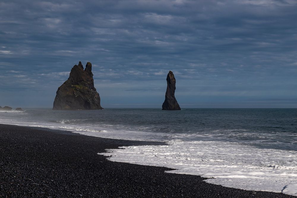 Die Felsen von Reynisdrangar