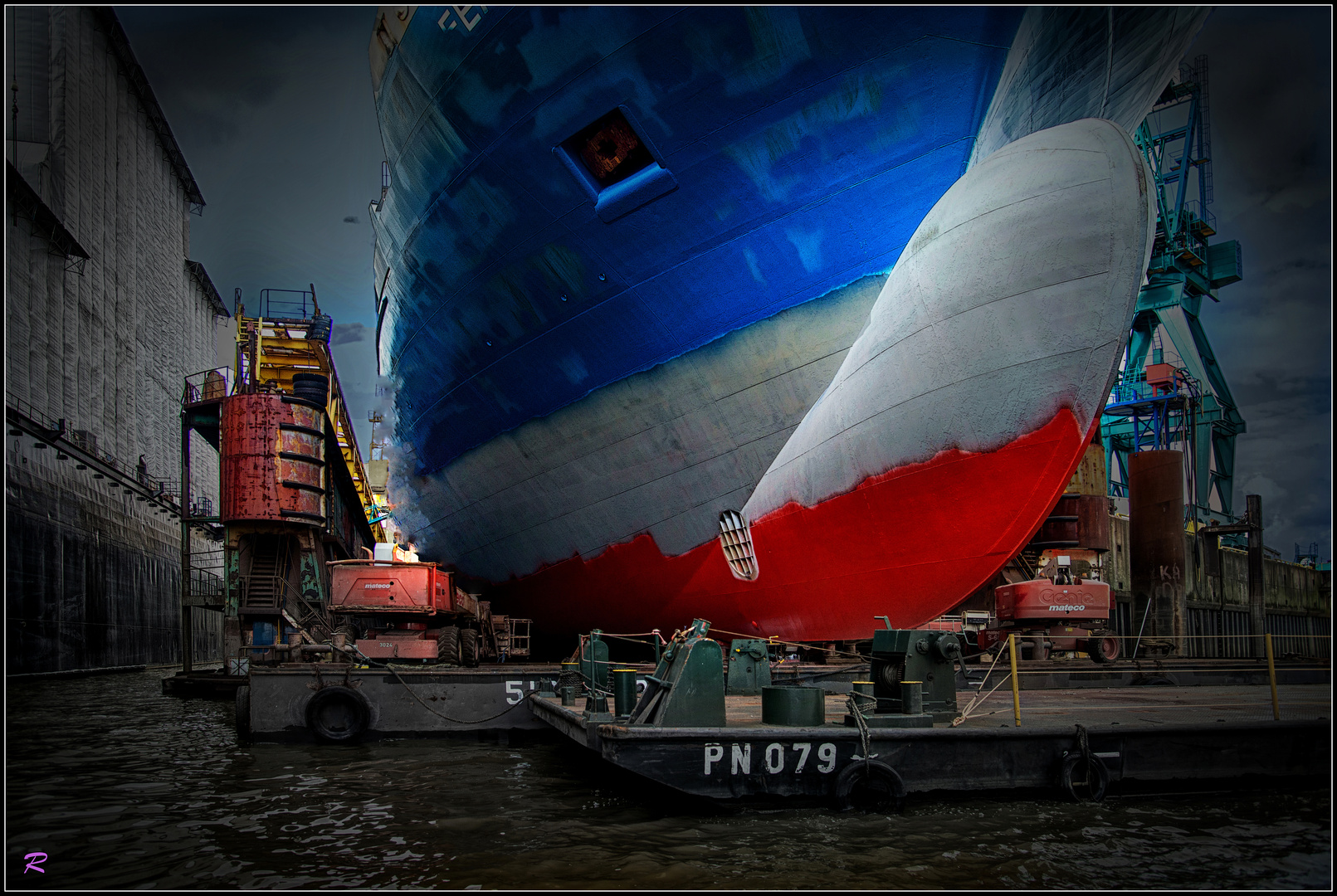 Die FENJA als "Naseweiß ..." im Dock der Norderwerft in Hamburg