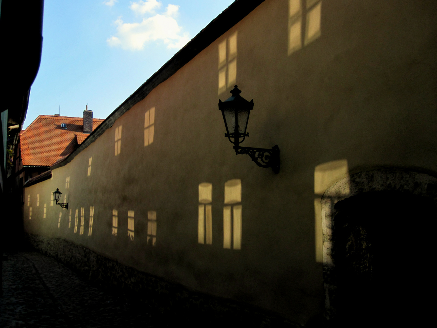 Die Fenster in der Klostermauer