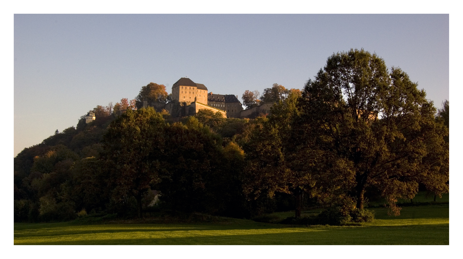 Die Festung im Herbstlicht