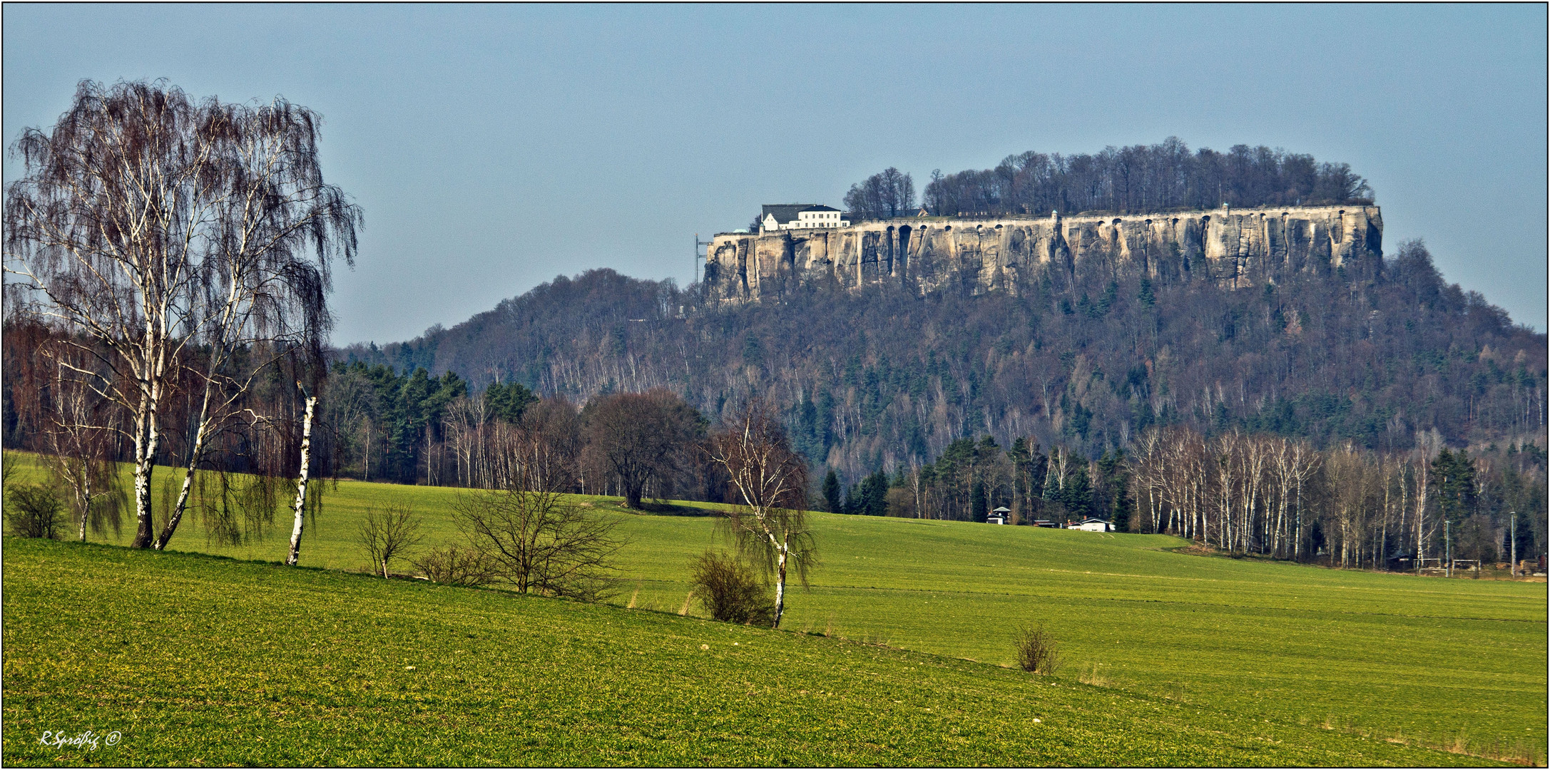 - die Festung in Sicht -