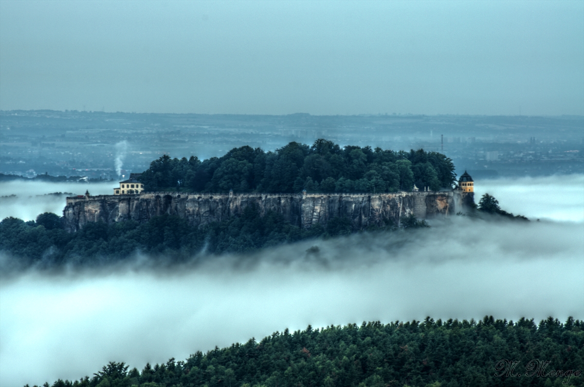 Die Festung Königstein im Nebel