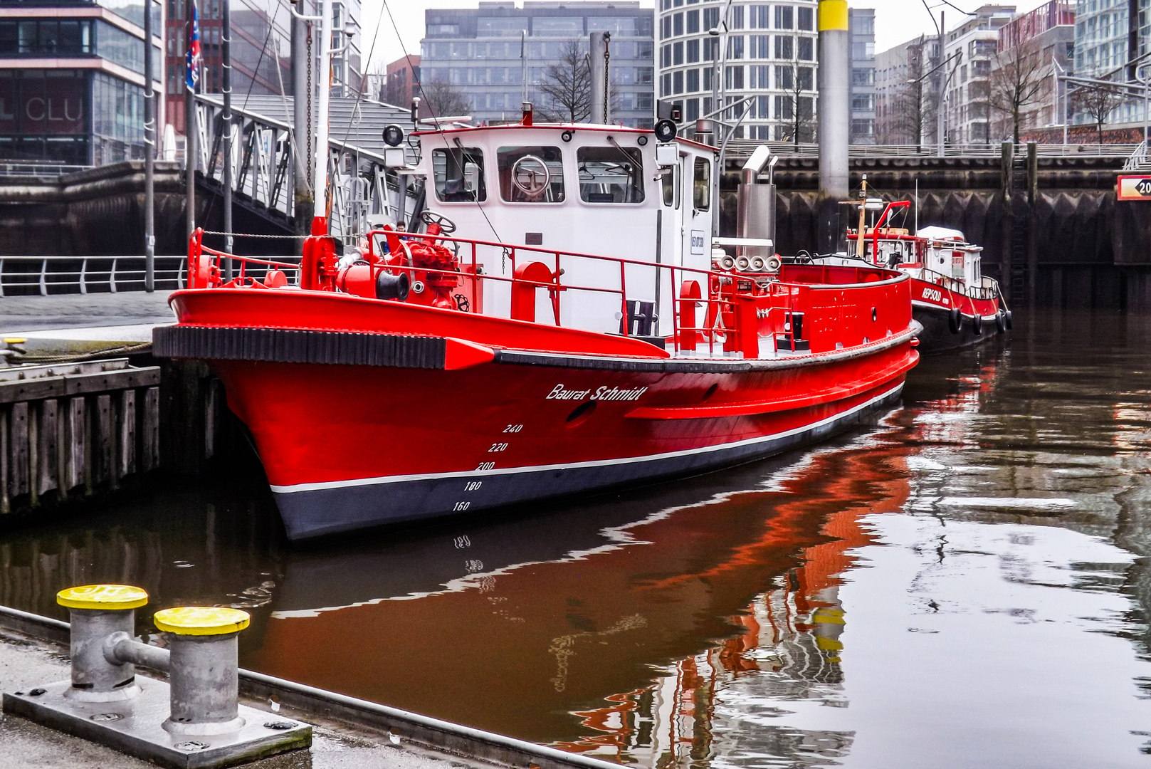 Die Feuerlöschboote ...