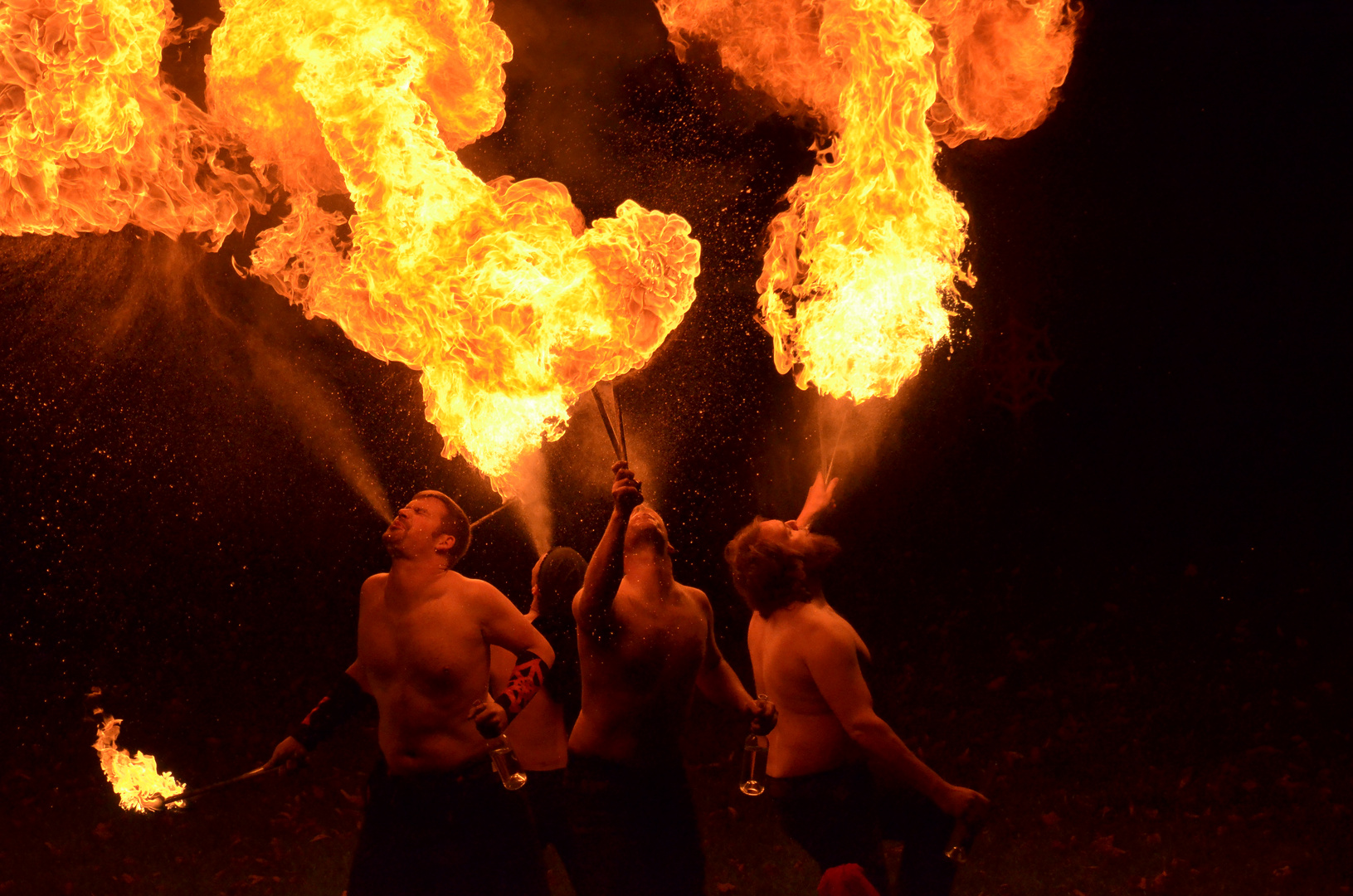 die feuerspinner bei der langen kunstnacht in schwäbisch hall