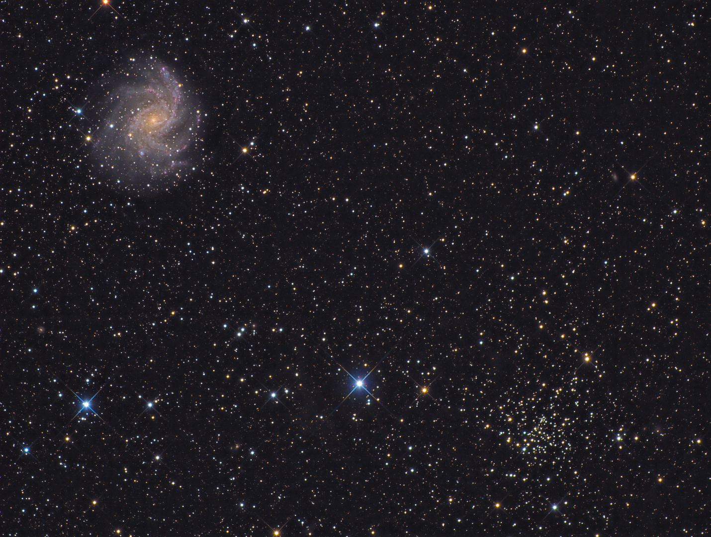 Die Fireworks-Galaxie NGC 6946 und der offene Sternhaufen NGC 6939