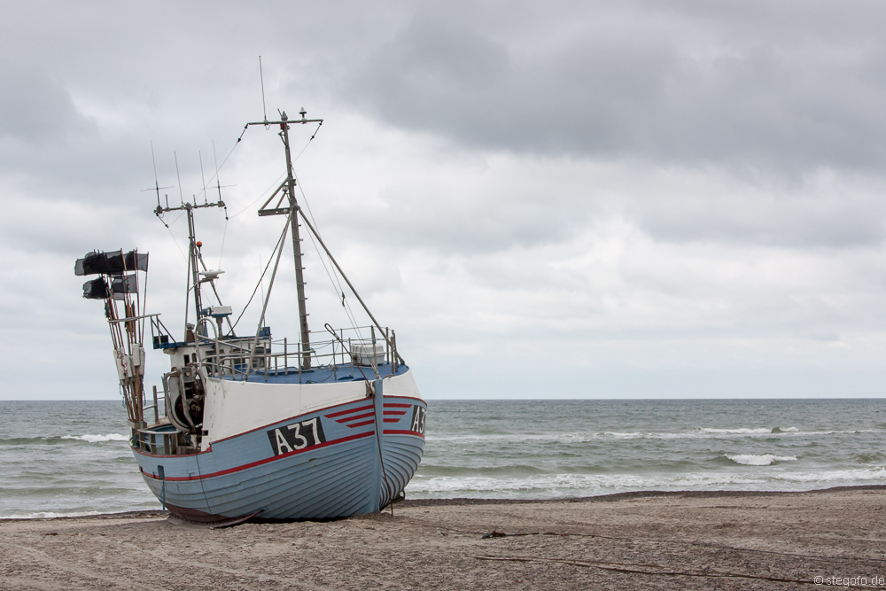 Die Fischerboot auf dem Strand