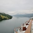 Die Fjorde in Olden sind noch enger als in Bergen, war schon spannend mit....