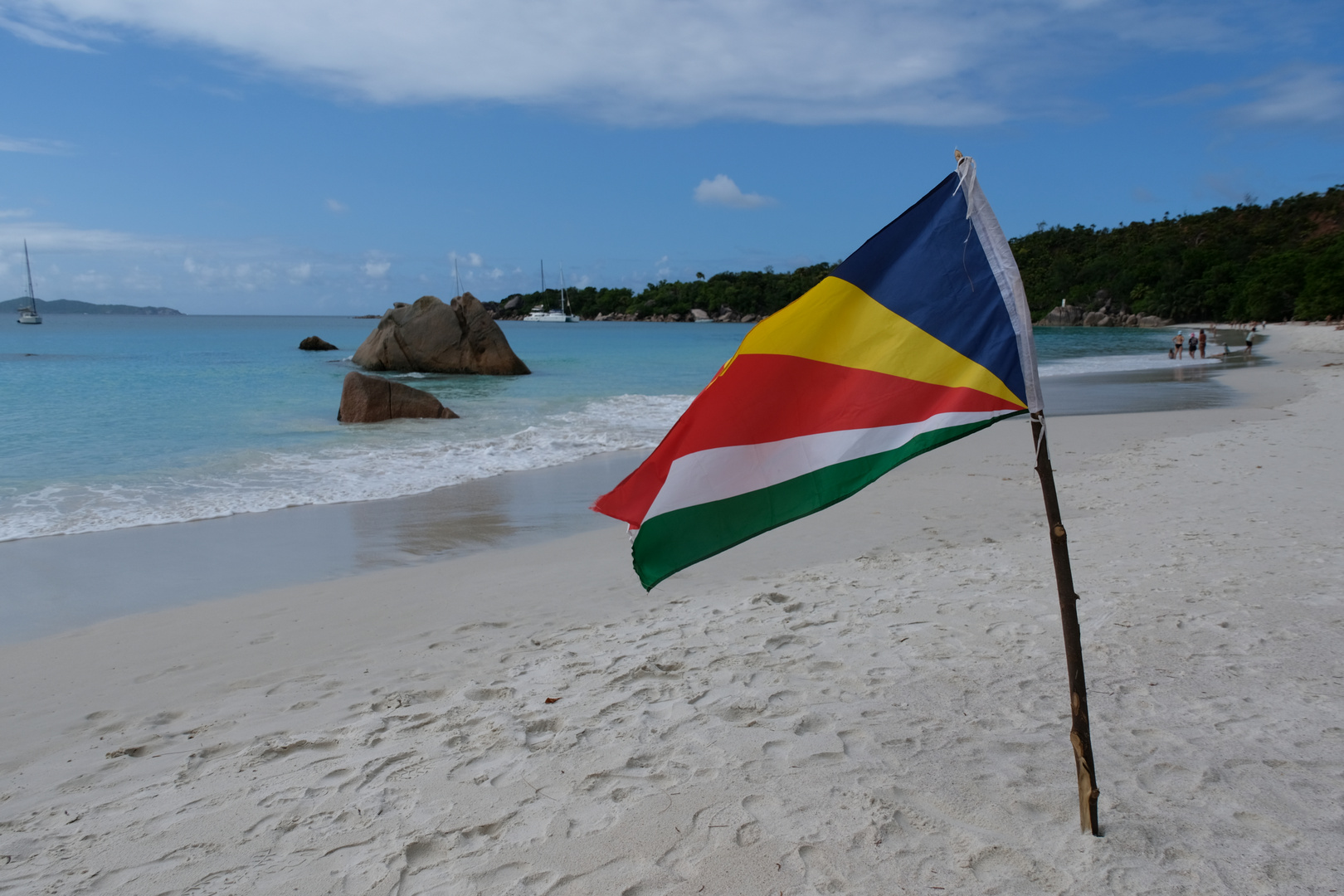 ...die Flagge der Seychellen...