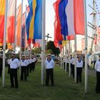 die Flaggenparade...