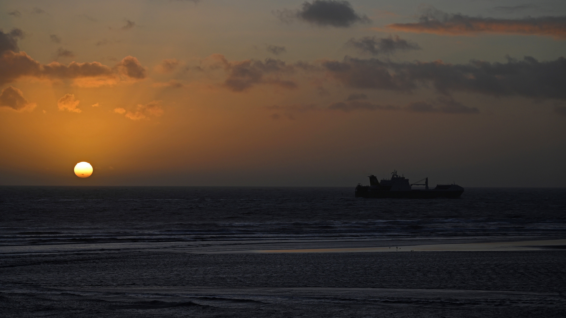 Die "Flucht" vor der glühenden Kugel - Sonnenuntergang vor Borkum