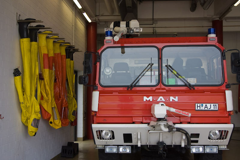 Die Flughafenfeuerwehr "steht Kopf"