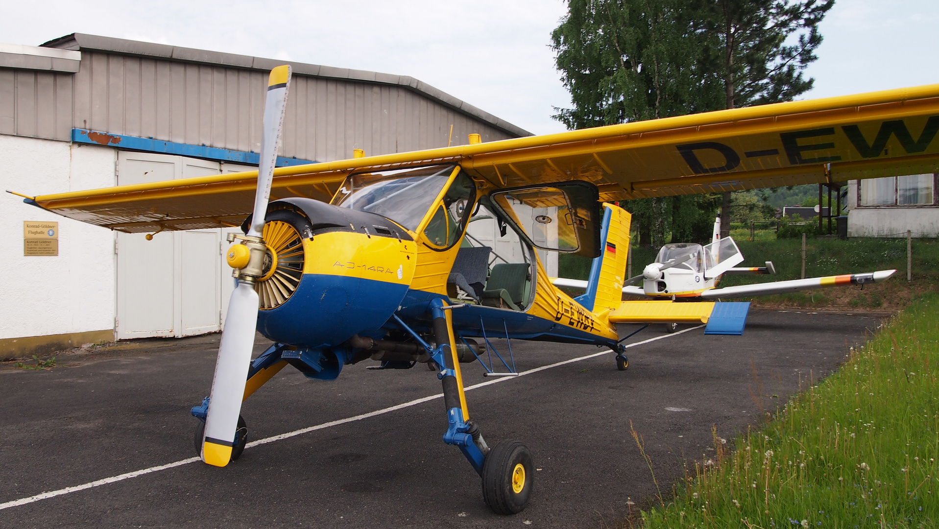 Die Flugzeuge warten.....