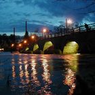 Die Fluten des Schmelzwassers am Burgauer Wehr