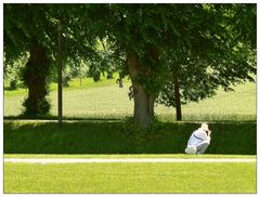 Die Fotografin am Wassergraben