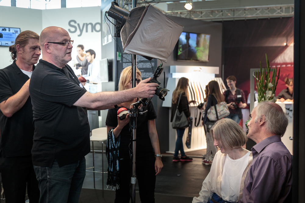 die fotoschule nimmt Einstellungen vor.