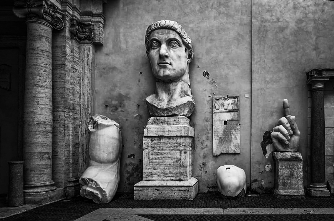 Die Fragmente des Kaisers Konstantin des Großen  mit einer berühmten Hand