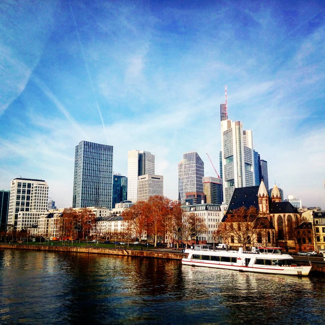 Die Frankfurter Skyline am Morgen