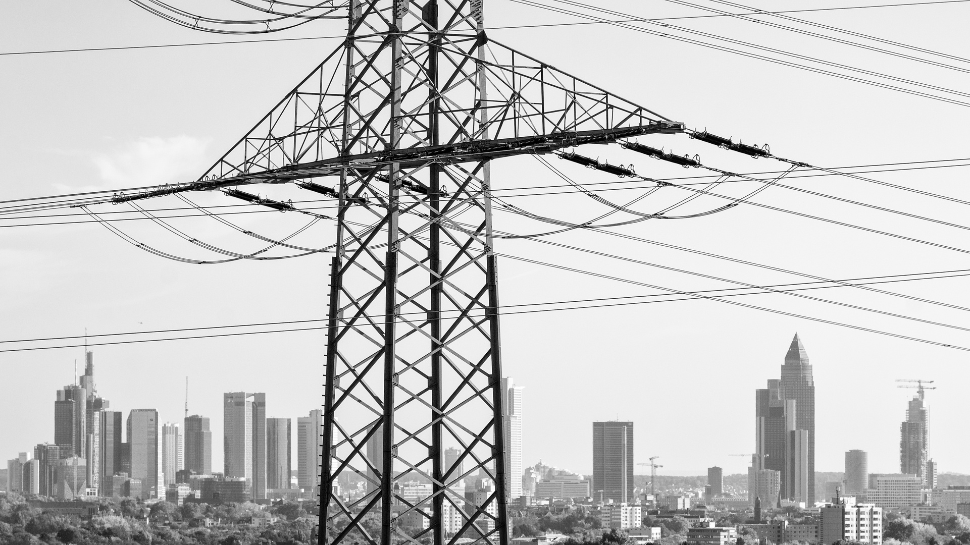 Die Frankfurter Skyline unter Strom