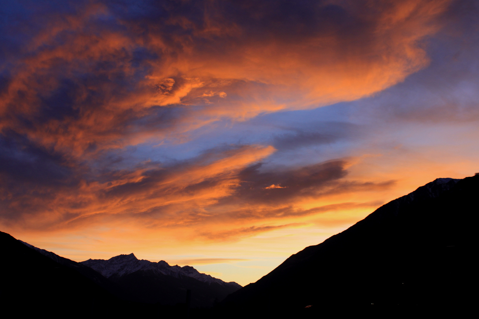 Die Fratze schaut aus den Wolken