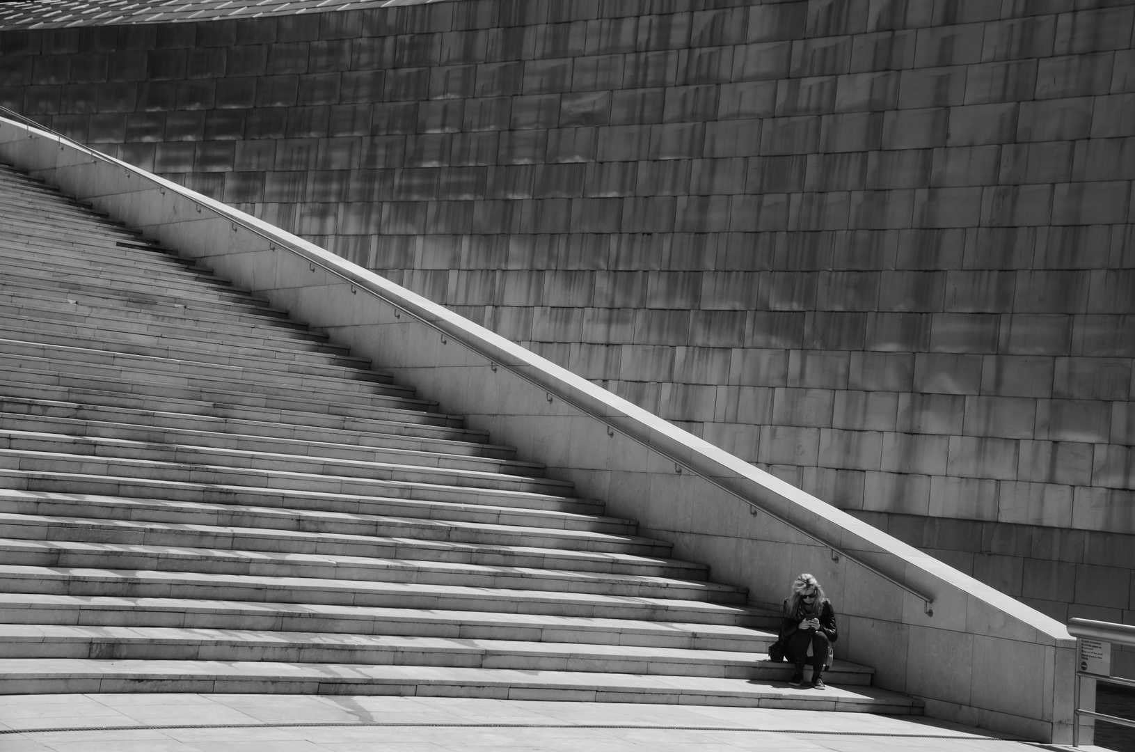 Die Frau am Ende der Treppe