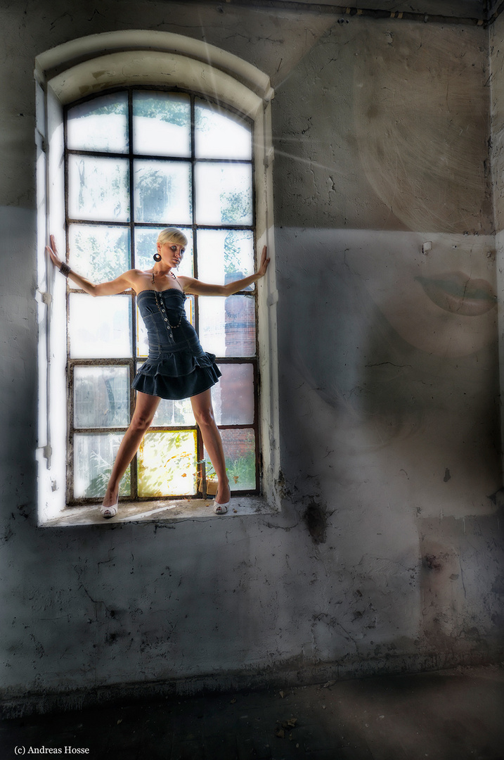 Die Frau am Fenster Foto &amp; Bild outdoor, composing, portrait Bilder