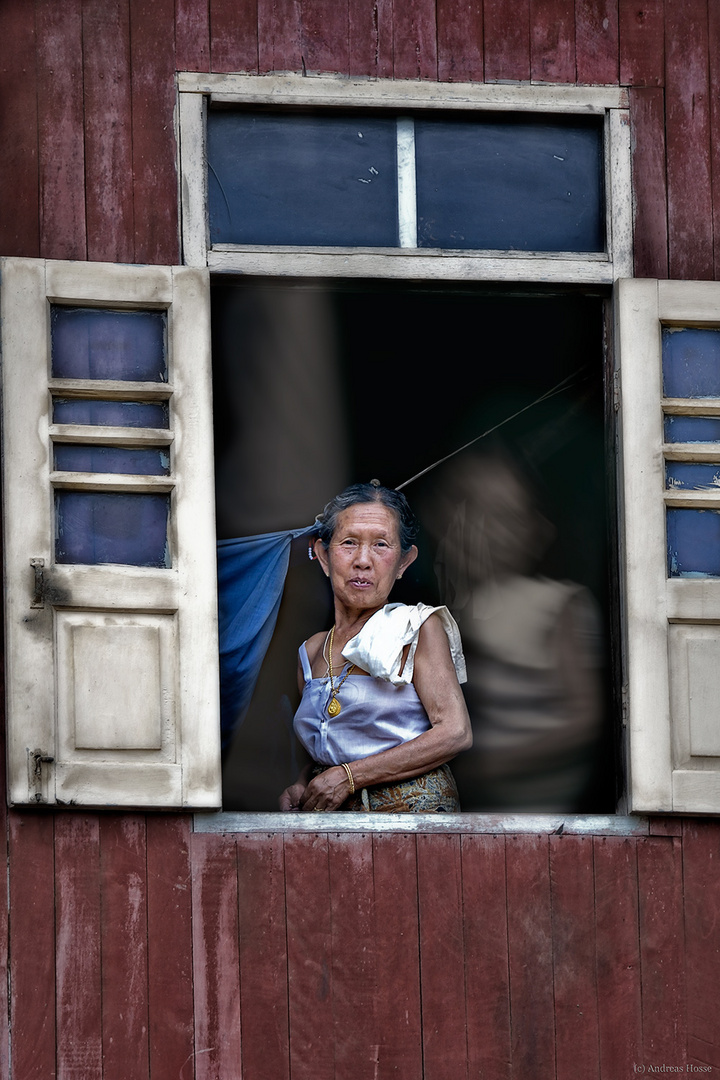 Die Frau am Fenster Foto &amp; Bild asia, myanmar, portrait
