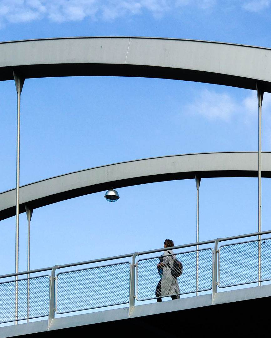 Die Frau auf der Brücke