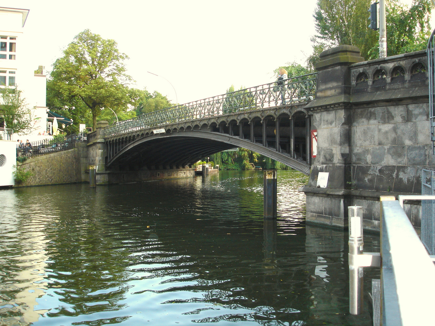 die frau auf der brücke