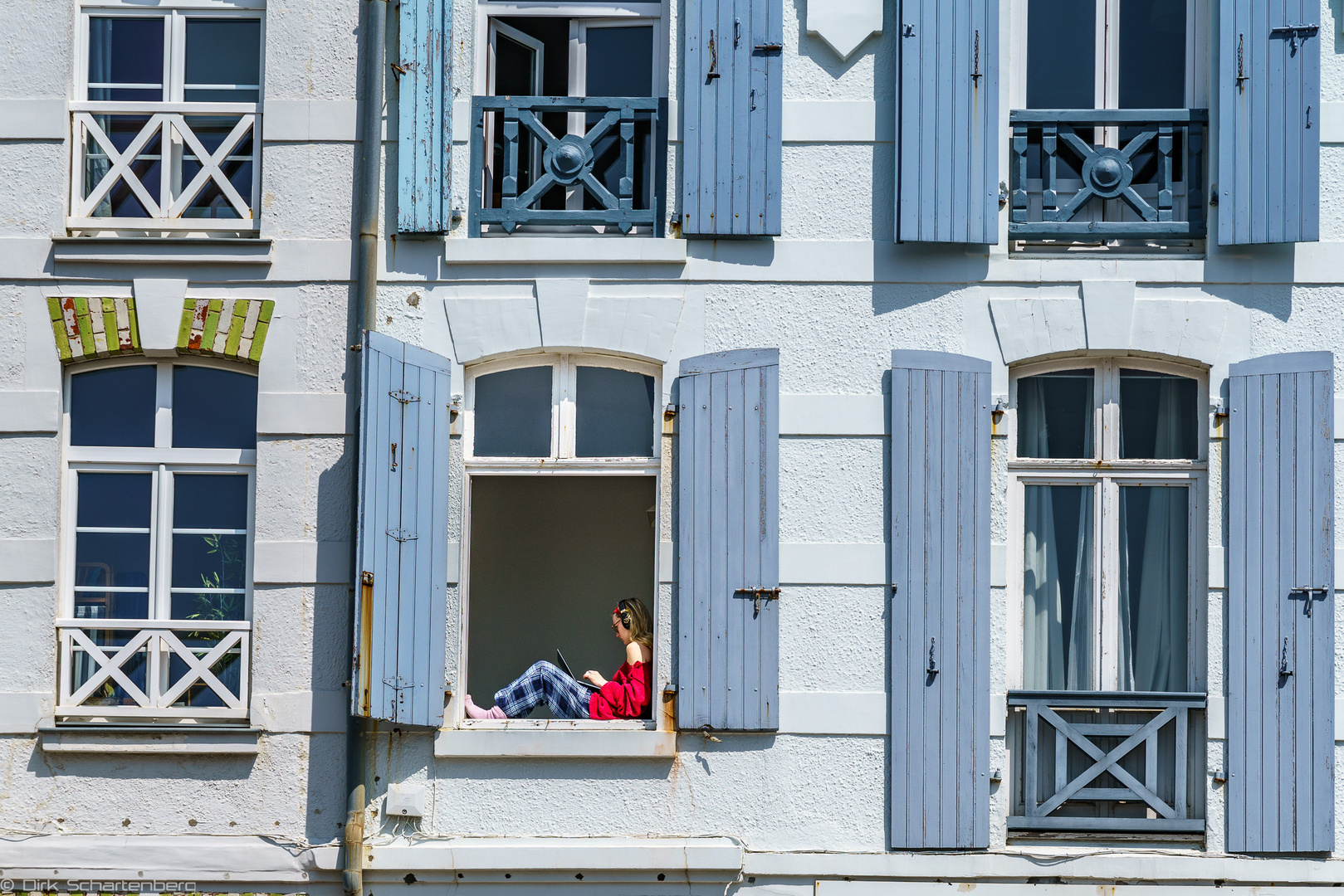 Die Frau im Fenster