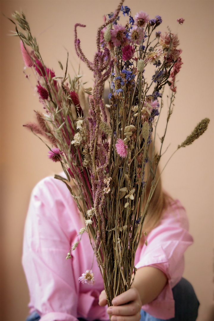 Die Frau mit dem Blumenstrauß 