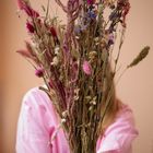 Die Frau mit dem Blumenstrauß 