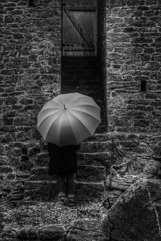 Die Frau mit dem Regenschirm (112), und wieder gilt es eine Tür zu öffnen!