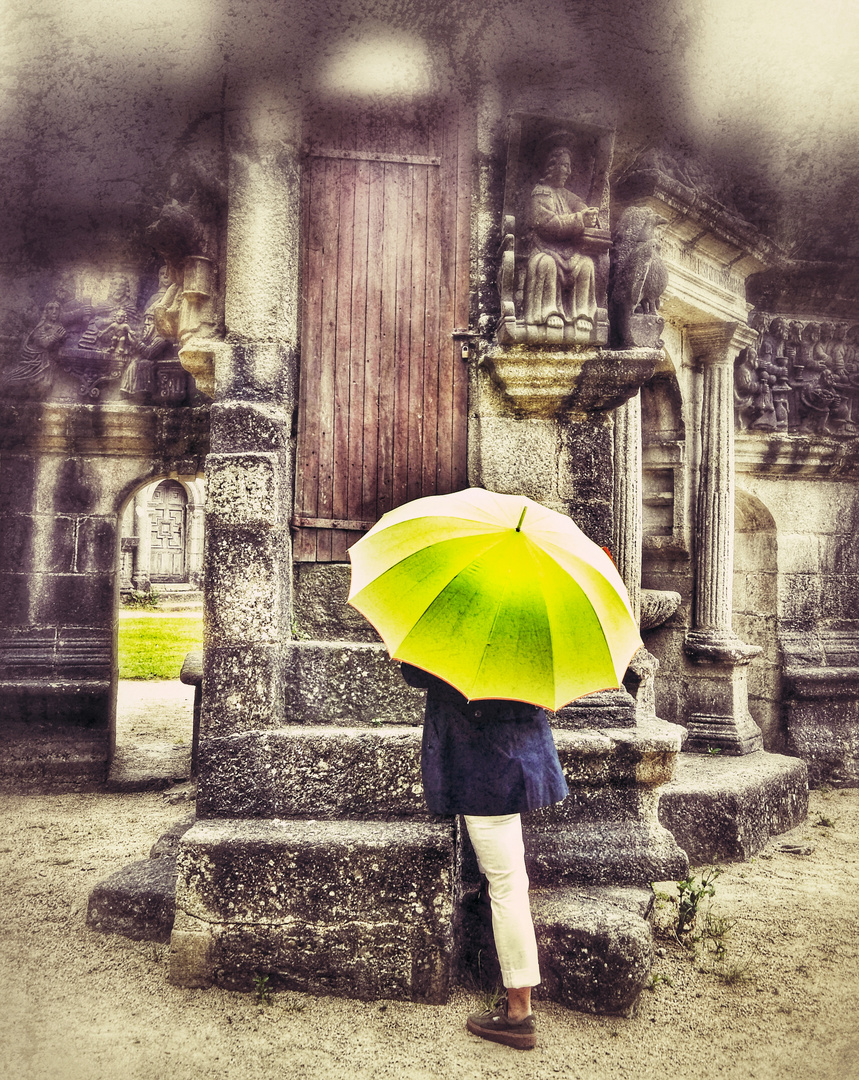 Die Frau mit dem Regenschirm (126); .....wieder vor einer verschlossenen Tür!