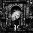Die Frau mit dem Regenschirm erhält keinen Einlass! (81)