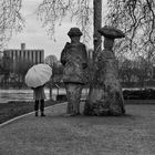 Die Frau mit dem Regenschirm findet Anschluss (33)