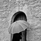 Die Frau mit dem Regenschirm, verlässt Ihre Burg, die Reise geht weiter (56)