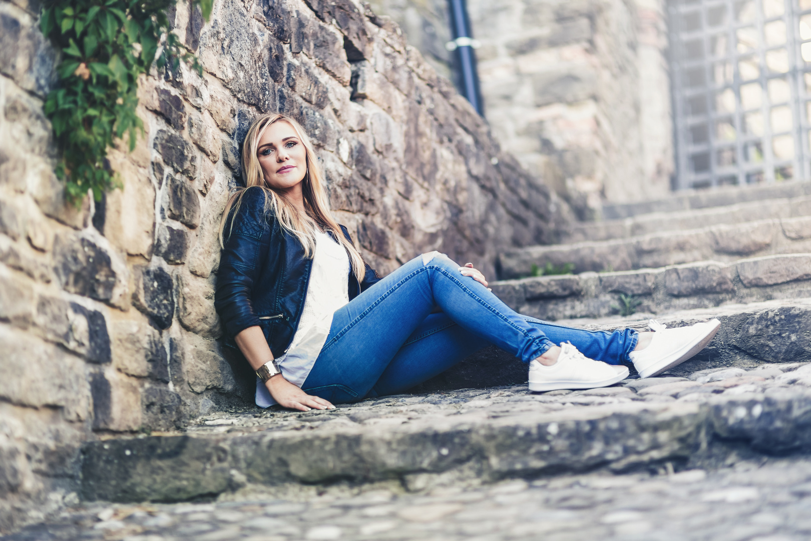 Die Frau Und Die Burg Foto Bild Portrait Fashion Portrait Frauen Bilder Auf Fotocommunity