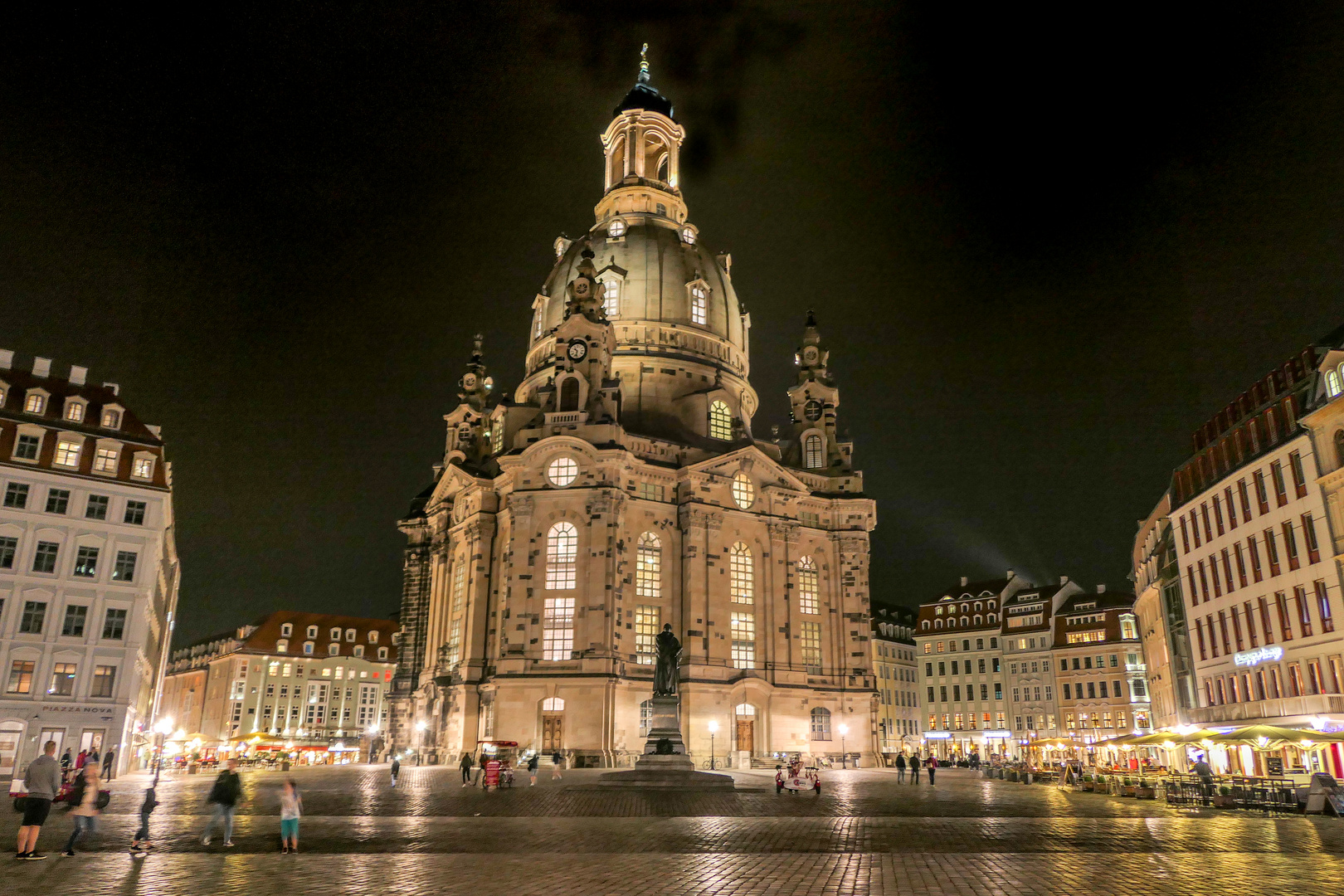 Die Frauenkirche bei Nacht