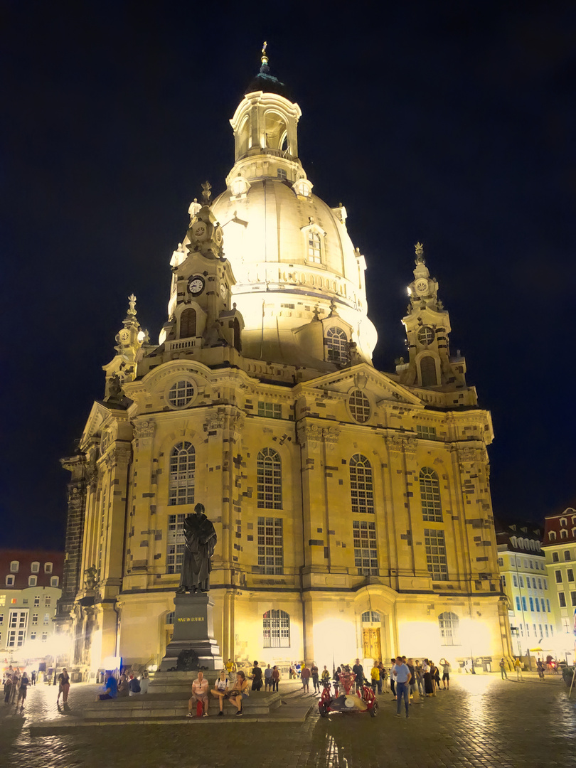 die Frauenkirche by Night