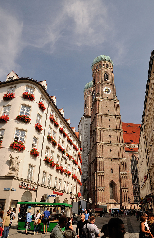 DIE FRAUENKIRCHE, DAS WAHRZEICHEN DER STADT MÜNCHEN.