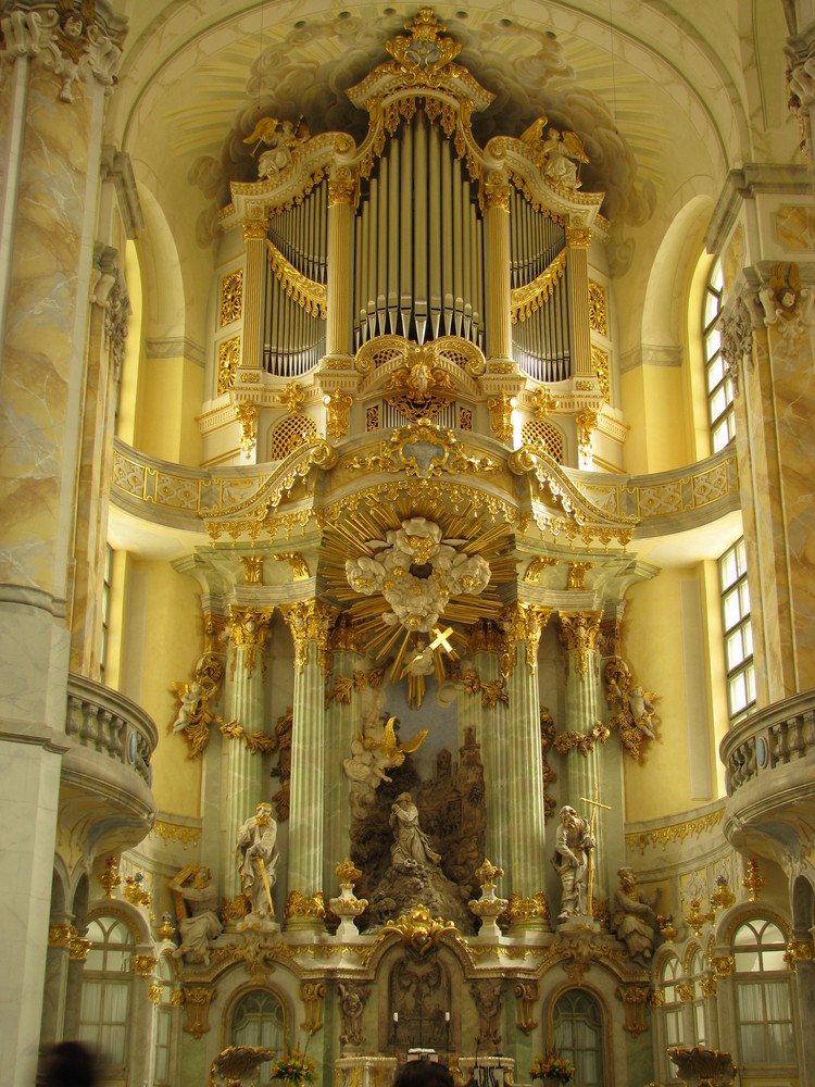 Die Frauenkirche in Dresden von innen