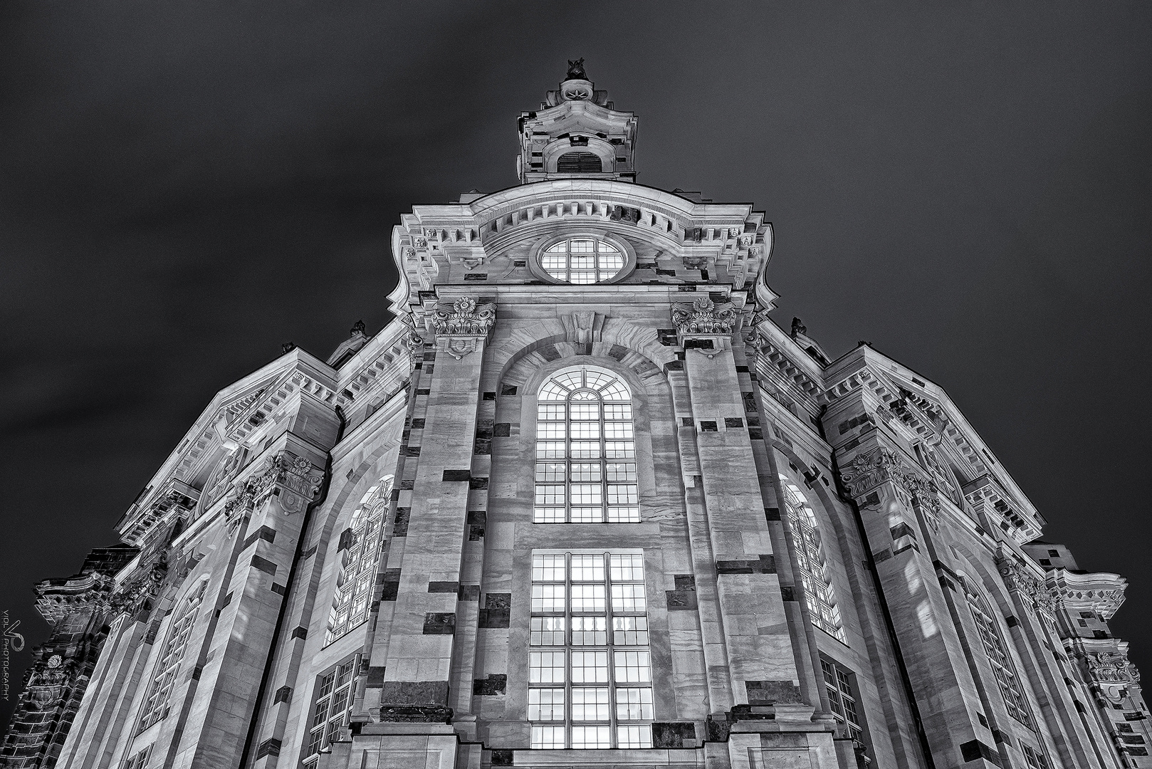 Die Frauenkirche in ihrer Größe