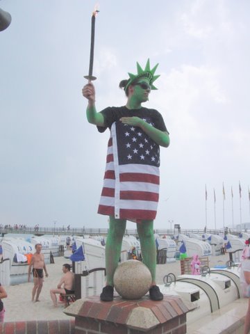 Die Freiheitsstatue  am Strand von Grömitz !