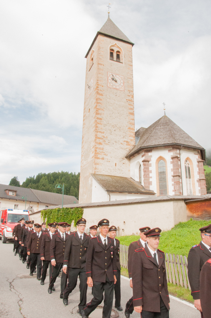 Die Freiwillige Feuerwehr beim Marschieren