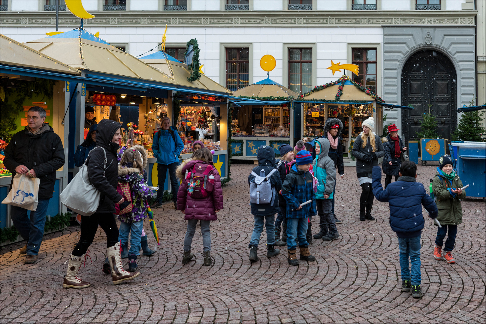 Die Freude der Kinder, an den ersten Flocken.