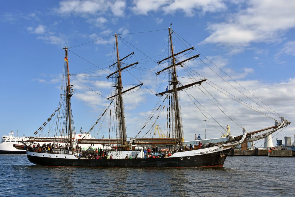 Die "Fridtjof Nansen" auf der Hanse Sail 2017